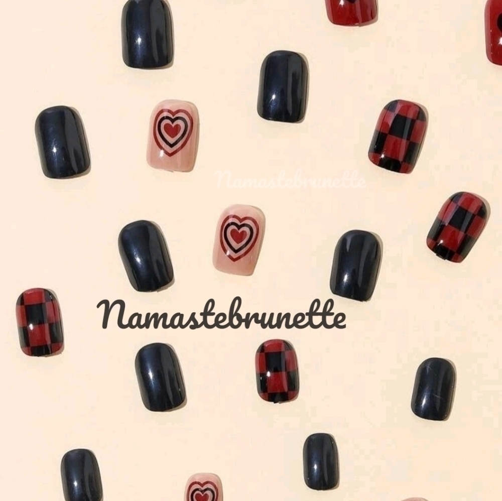 2/$16 Heart Checkerboard Press On Nails - Picture 8 of 13